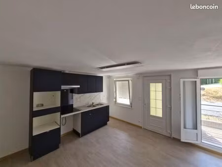 appartement 55m2  4 pièces  proche du centre de la bresse