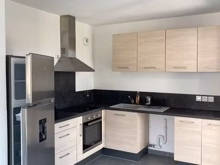 location t3 - 65 75m2 - terrasse + cellier 12m2 saint egreve + garage fermé