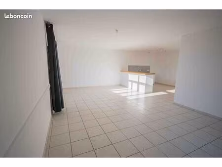 à louer – t2 spacieux de 70 m² – lumineux et rénové