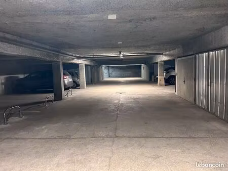 a louer - emplacement parking hyper-centre vichy