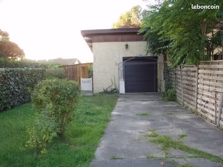 location t2 à salles 33770