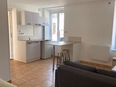 location studio meublé