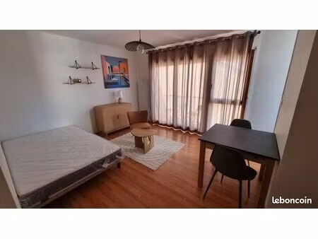 appartement 25m2 place viarme avec balcon