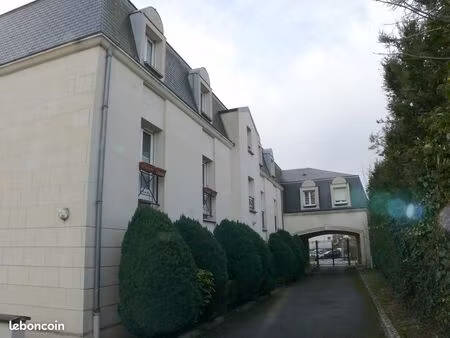 centre de lamorlaye  appartement f2 avec 2 parkings sécurisés