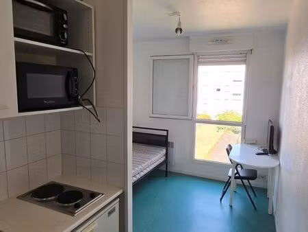 studio meublé – en face de l'université – gare sncf à 2 min à pied – disponible immédiatem