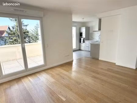 t3 entièrement rénové centre ville petite résidence récente dispo de suite