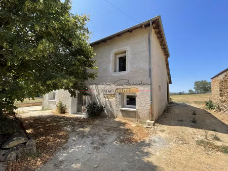 maison à rénover avec grand terrain attenant en pleine campa