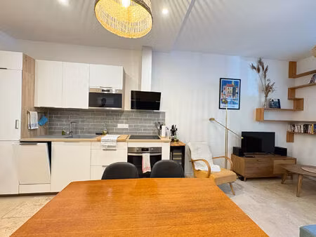 à louer appartement t2 meublé avec terrasse et cave centre-ville de sète
