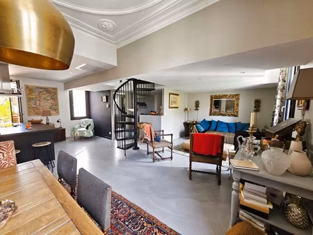 maison intra-muros avec garage et terrasse aigues-mortes