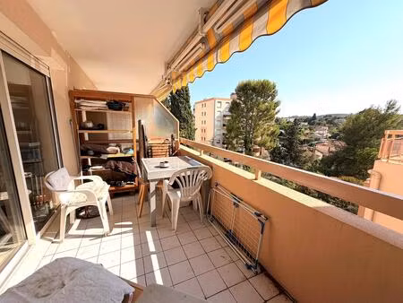 grand studio avec terrasse au calme le cannet