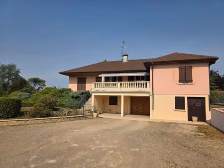 grande maison familiale avec 5 chambres  dépendances et terrain arboré