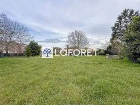 vente terrain à bressuire (79300) : à vendre / 923m² bressuire