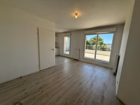 f1 de 27 60 m² au 5ᵉ étage avec ascenseur