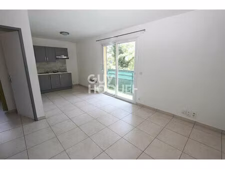 a louer - appartement t2 avec balcon  vue sur les albères et stationnement - location à l'