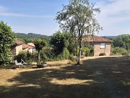 ancienne propriété de caractère avec granges  dépendances  p