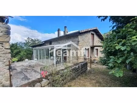 mas en pierre avec ses terres