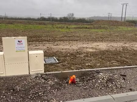 en vente terrain constructible 4 07 ares – 11 700 € |distroff