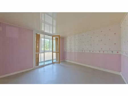 joué lès tours - t3 de 69m² avec cave.