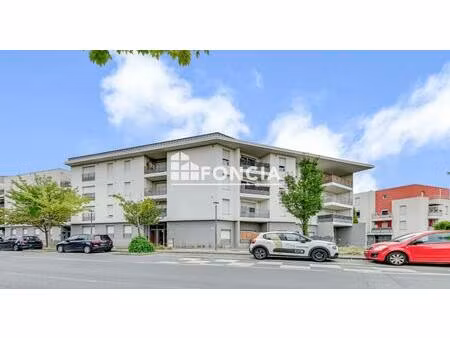 vaulx-en-velin – t3 de 64 m² avec balcon et garage en résidence sécurisée de 2010