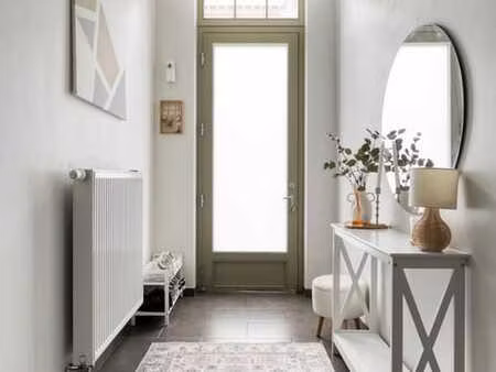 maison prête à emménager avec une grande terrasse exposée au