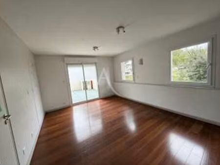 vente bureaux et commerces à verrières-en-anjou (49480) : à vendre / 68m² verrières-en-anj