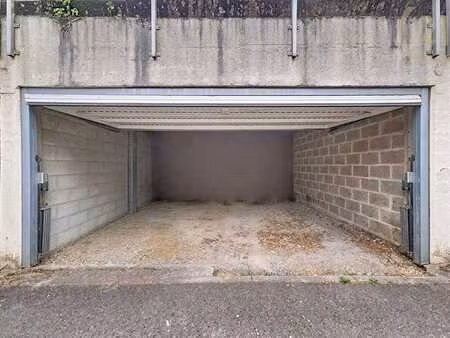 garage fermé de 20 25 m² à ottignies-louvain-la-neuve