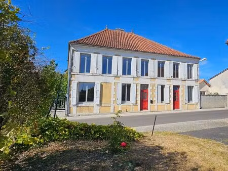 proche de barbezieux  maison familiale de 340 m² entièrement rénovée au charme authentique