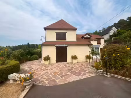 demeure de charme et de caractère sur un parc de plus de 2 060 m² ? fort potentiel d'accue