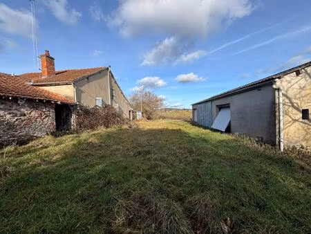 petite maison avec dépendances et beau terrain