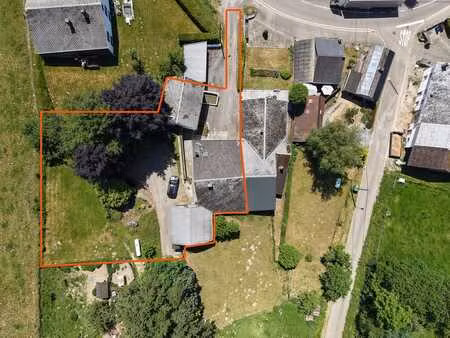 ancienne ferme avec appartement et vastes dépendances