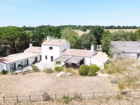vente longère et corps de ferme à apremont (85220) : à vendre / 235m² apremont