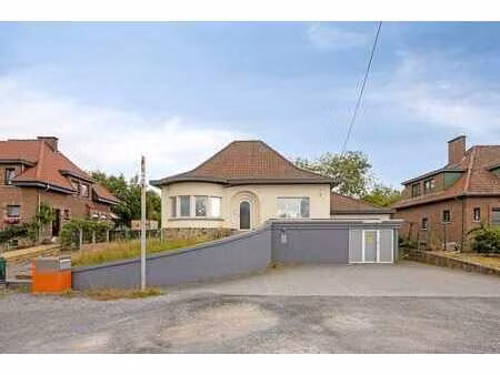 propriété avec potentiel et jardin sud-ouest