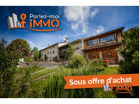 propriete en pierres et auberge