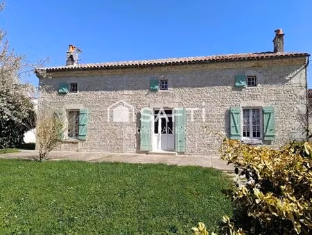charmante maison charentaise.