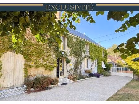 maison de village - 195.6m ²