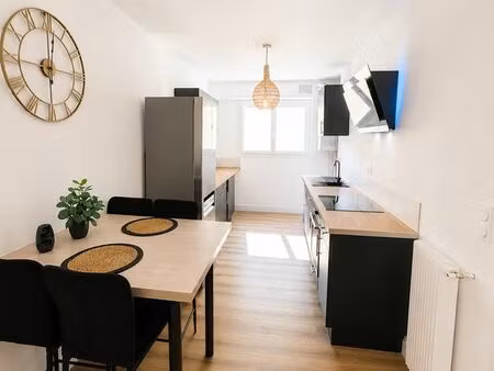 t2 entièrement rénové de 50 m² – hyper centre de pau – vendu meublé
