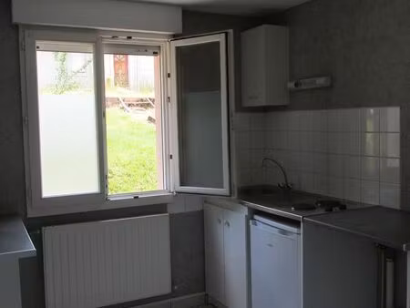 f1 30m² parking 330 + 80 en tout compris