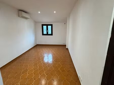 a saisir - appartement 2 pieces 38m2 avec place de parking - 720/mois charges comprises