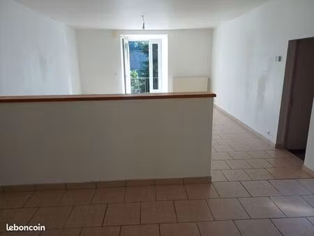 appartement lumineux dans un environnement paisible