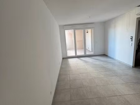 a saisir - appartement 2 pieces 46m2 avec place de parking - 725 charges comprises