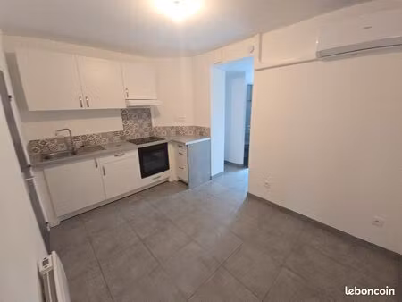 maison 2 chambres 60 m² entièrement rénovée avec cour et climatisation