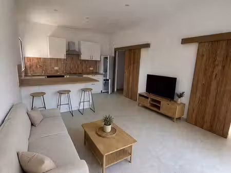 à louer – charmante maisonnette meublée de 45 m² avec jardin privatif d’environ 120 m²