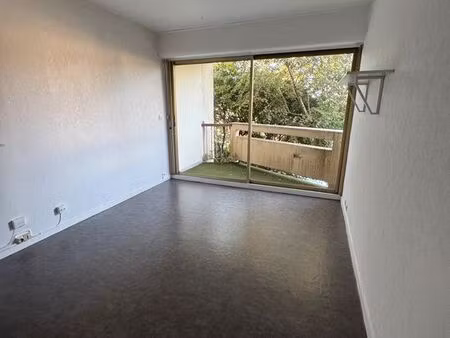 particulier loue t1 meublé lumineux 23 m2