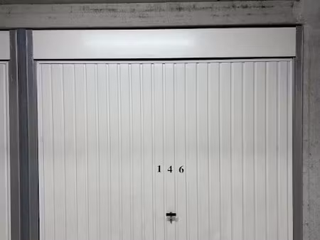 location parking 12.5 m² à vannes (56000)  140 €