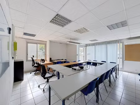 location commerce 6 pièces 133 m² à cenon (33150)