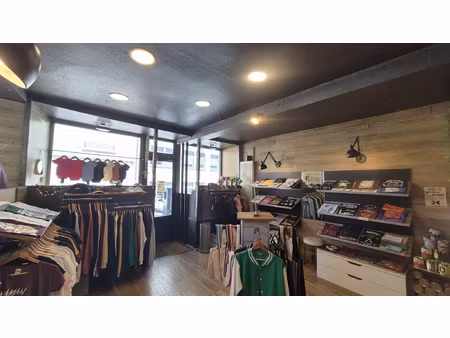 exclusif limoges  proche fnac local commercial de 64 m2.