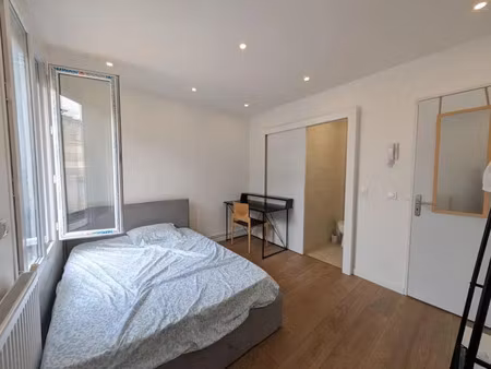 location appartement 1 pièce 12 m² à montreuil (93100)  675 €