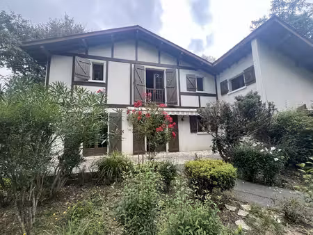 maison familiale de caractère sur vaste terrain arboré