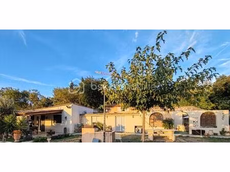 terrain voyageur avec 3 appartements de 65 m2 & de 40 m2 5 emplacements caravanes