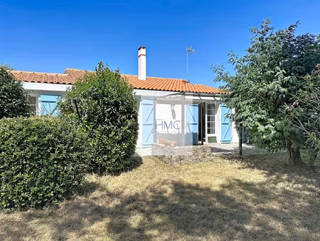 la clère - à 300 m de la plage - propriété avec maison et an